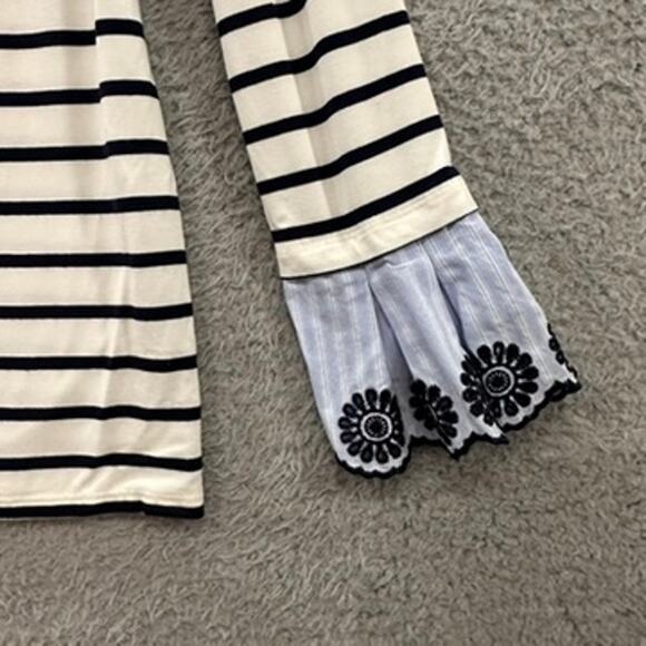 White House Black Market Small Black White Shirt Blue Embroidered Cuffs Eyelits - Picture 3 of 10